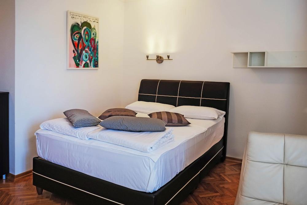 Hotel Vila Lux Budva Eksteriør billede