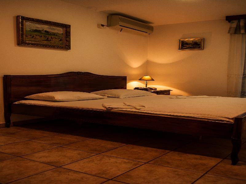 Hotel Vila Lux Budva Eksteriør billede