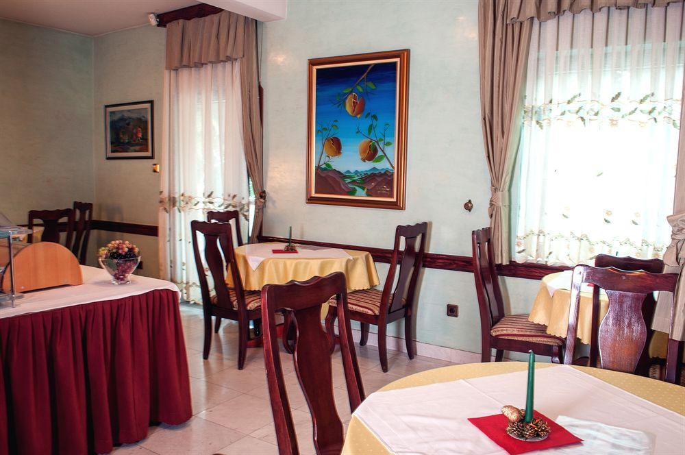 Hotel Vila Lux Budva Eksteriør billede